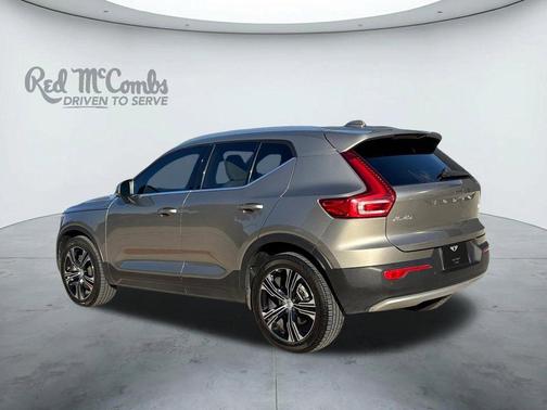 Gray Metallic 2021 Volvo XC40 T5 Inscription