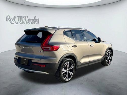 Gray Metallic 2021 Volvo XC40 T5 Inscription