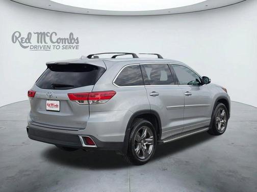 Celestial Silver Metallic 2017 Toyota Highlander Limited Platinum