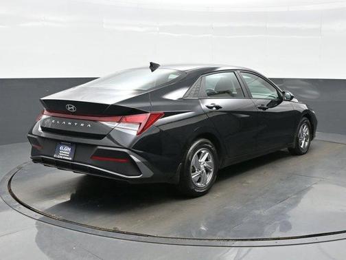 Black 2024 Hyundai ELANTRA SE