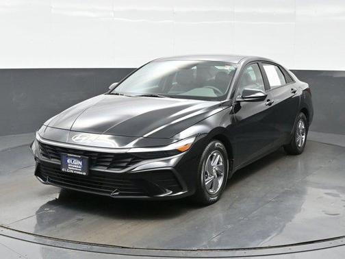 Black 2024 Hyundai ELANTRA SE