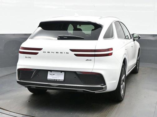 Uyuni White 2026 Genesis GV70 2.5T