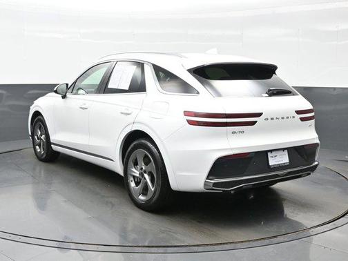 Uyuni White 2026 Genesis GV70 2.5T