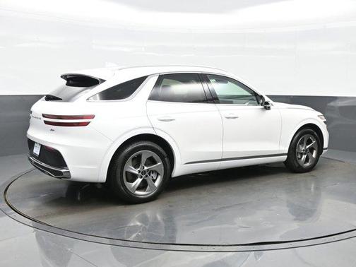 Uyuni White 2026 Genesis GV70 2.5T