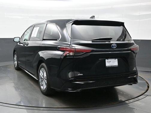 Midnight Black Metallic 2021 Toyota Sienna XSE 7 Passenger