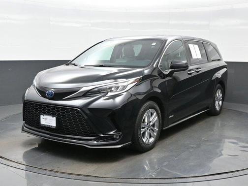 Midnight Black Metallic 2021 Toyota Sienna XSE 7 Passenger