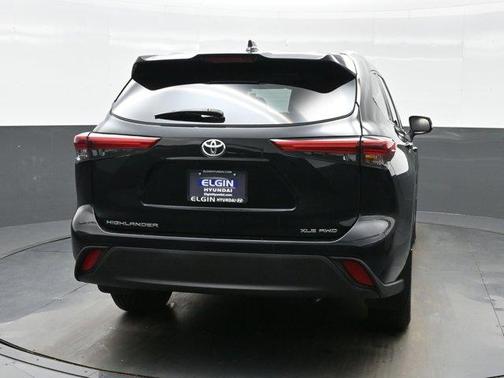 Midnight Black Metallic 2022 Toyota Highlander XLE