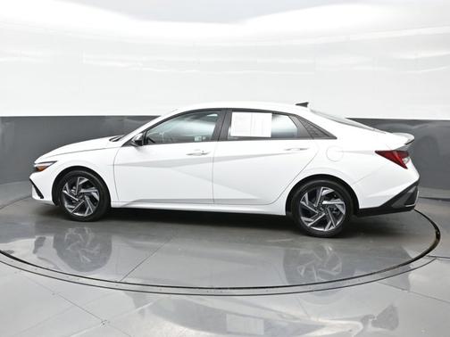 2025 Hyundai ELANTRA HEV SEL Sport