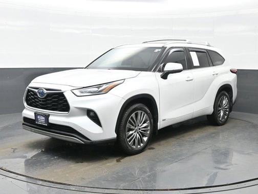 2022 Toyota Highlander Hybrid Platinum