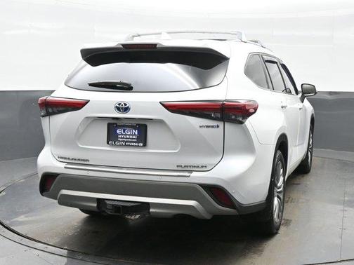 2022 Toyota Highlander Hybrid Platinum