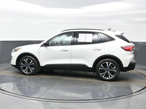 Star White 2022 Ford Escape SE