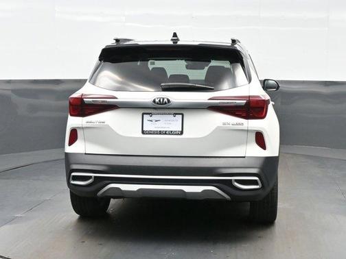 Clear White / Black Roof 2021 Kia Seltos SX