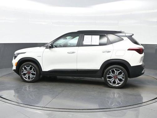 Clear White / Black Roof 2021 Kia Seltos SX