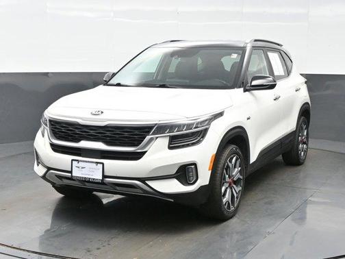 Clear White / Black Roof 2021 Kia Seltos SX