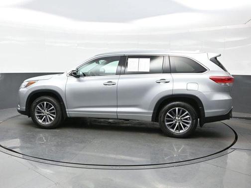 2017 Toyota Highlander SE