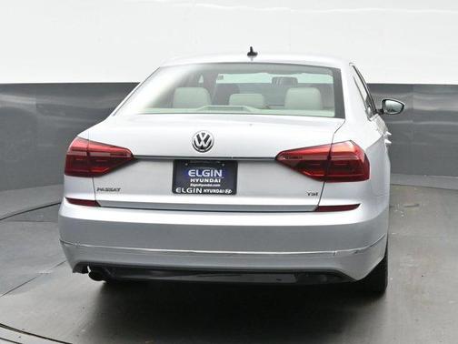 Reflex Silver Metallic 2017 Volkswagen Passat 1.8T R-Line