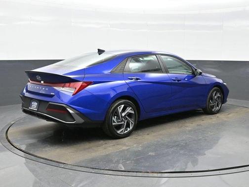 2025 Hyundai ELANTRA HEV SEL