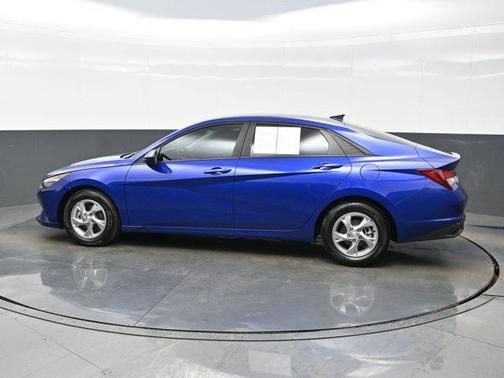 2022 Hyundai ELANTRA SE