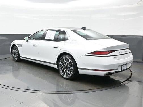 Uyuni White 2023 Genesis G90 3.5T e-SC