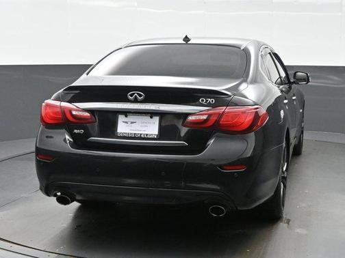 Black 2016 INFINITI Q70 3.7X