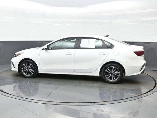 Snow White Pearl 2024 Kia Forte LXS