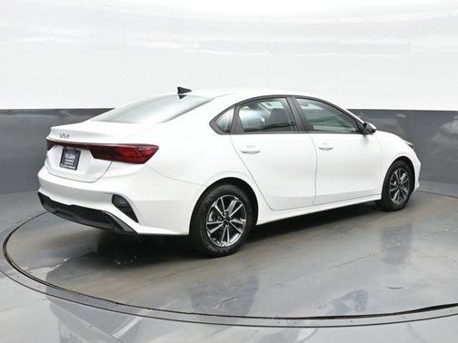 Snow White Pearl 2024 Kia Forte LXS