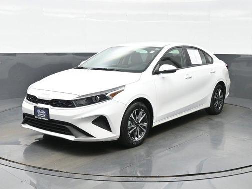 Snow White Pearl 2024 Kia Forte LXS