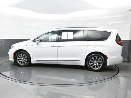 Bright White Clearcoat 2022 Chrysler Pacifica Hybrid Pinnacle
