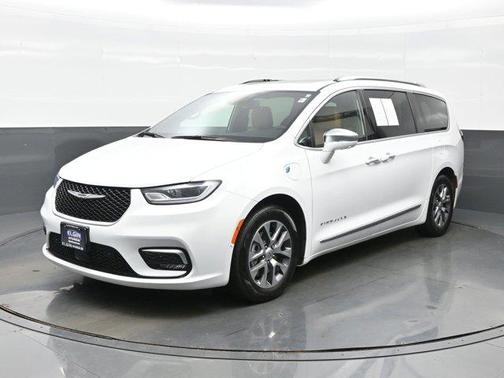 Bright White Clearcoat 2022 Chrysler Pacifica Hybrid Pinnacle