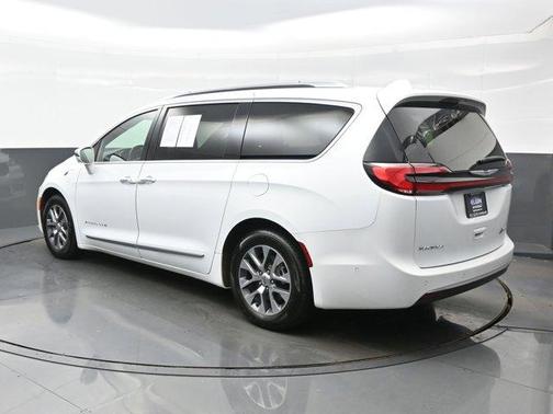Bright White Clearcoat 2022 Chrysler Pacifica Hybrid Pinnacle