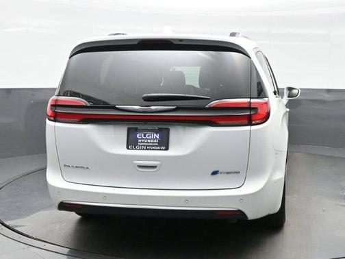 Bright White Clearcoat 2022 Chrysler Pacifica Hybrid Pinnacle