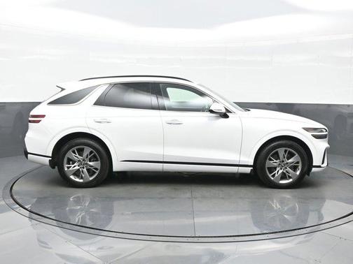 Uyuni White 2022 Genesis GV70 3.5T Sport