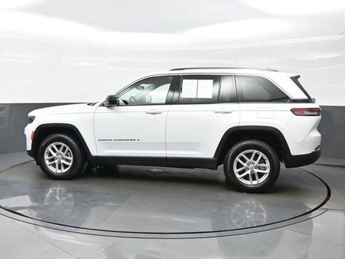 Bright White Clearcoat 2023 Jeep Grand Cherokee Laredo X
