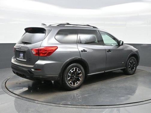 2020 Nissan Pathfinder SL