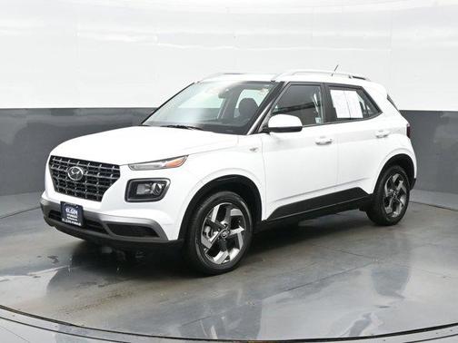 Lunar White 2024 Hyundai VENUE SEL