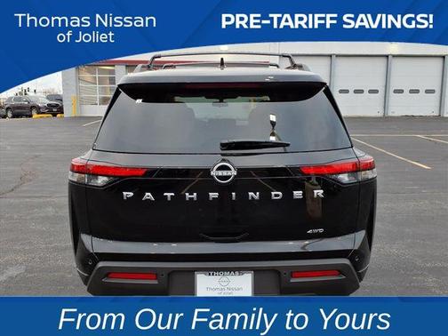 2025 Nissan Pathfinder SV
