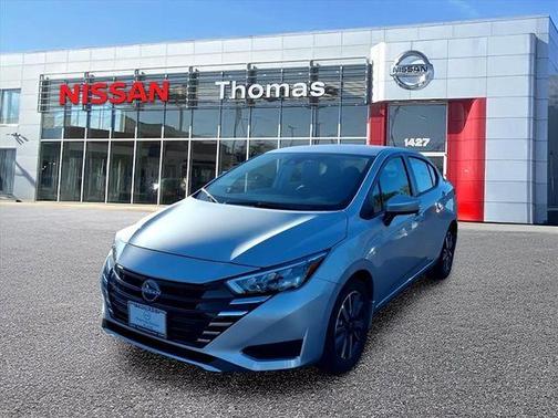 Brilliant Silver Metallic 2025 Nissan Versa 1.6 SV