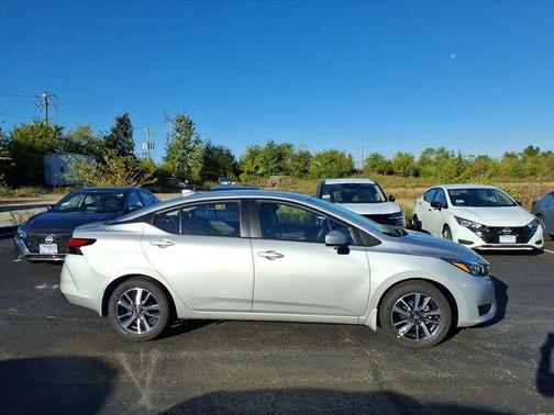 Brilliant Silver Metallic 2025 Nissan Versa 1.6 SV