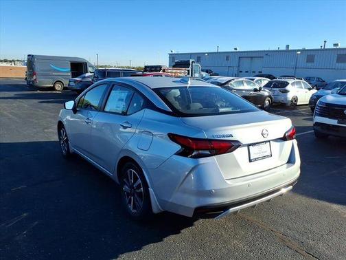 Brilliant Silver Metallic 2025 Nissan Versa 1.6 SV