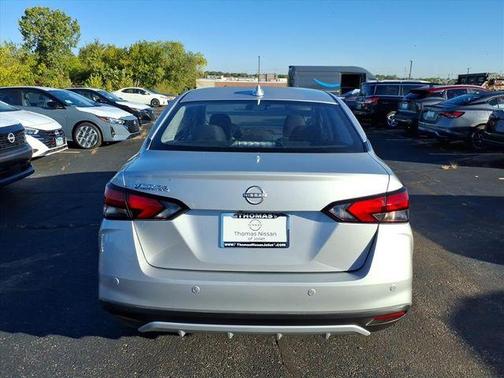 Brilliant Silver Metallic 2025 Nissan Versa 1.6 SV