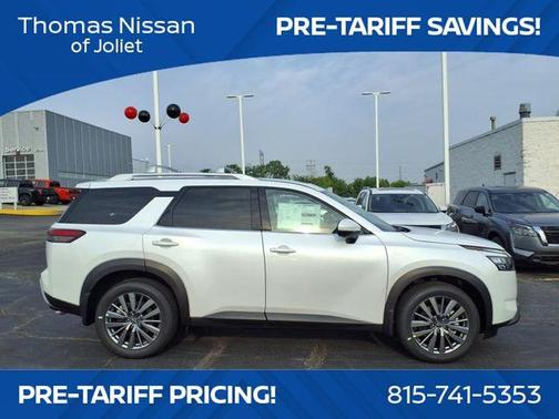 2025 Nissan Pathfinder SL