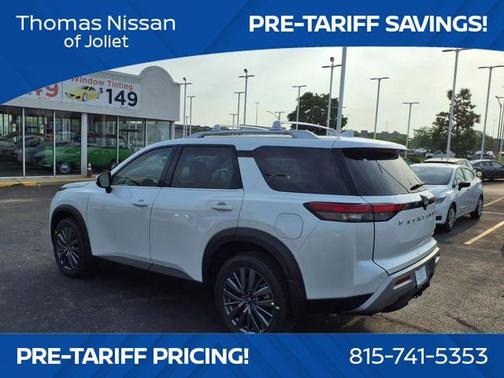 2025 Nissan Pathfinder SL