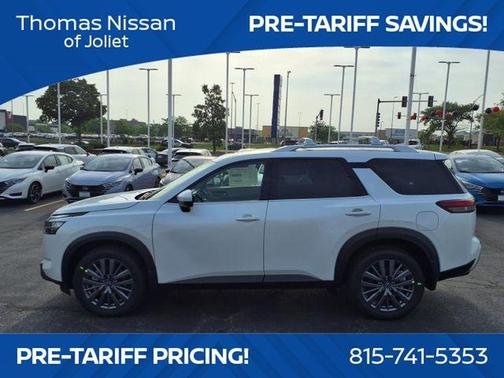 2025 Nissan Pathfinder SL