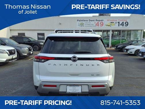 2025 Nissan Pathfinder SL