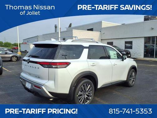 2025 Nissan Pathfinder SL