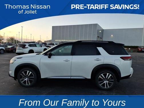 2025 Nissan Pathfinder Platinum