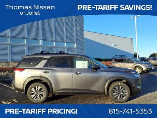2025 Nissan Pathfinder SV