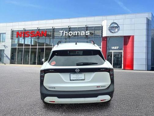 Aspen White Tricoat 2026 Nissan Kicks SR