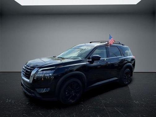 Super Black 2025 Nissan Pathfinder SV