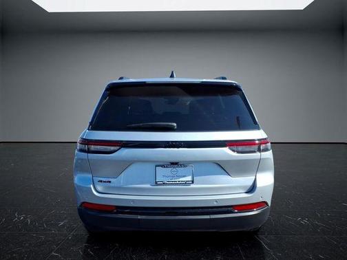 Silver Zynith 2025 Jeep Grand Cherokee Laredo